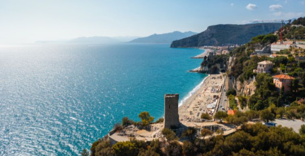 Finale Ligure, una città che supera gli immaginari: paesaggio, storia, cultura