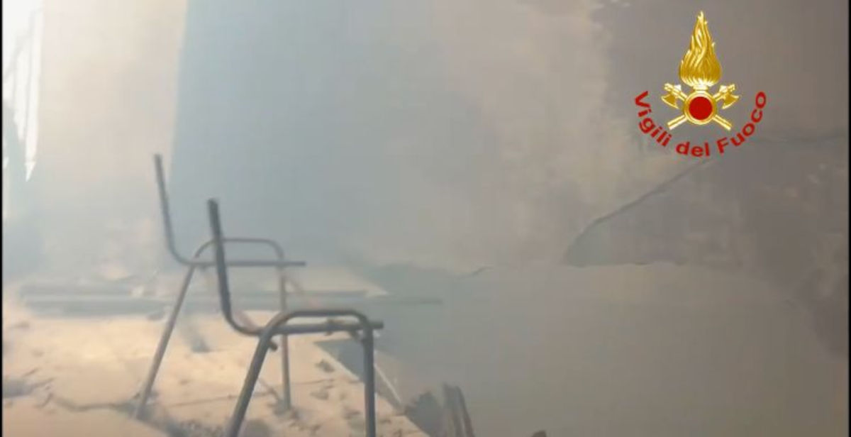 Incendio al Teatro Sannazaro di Napoli, diffuse le prime immagini degli interni