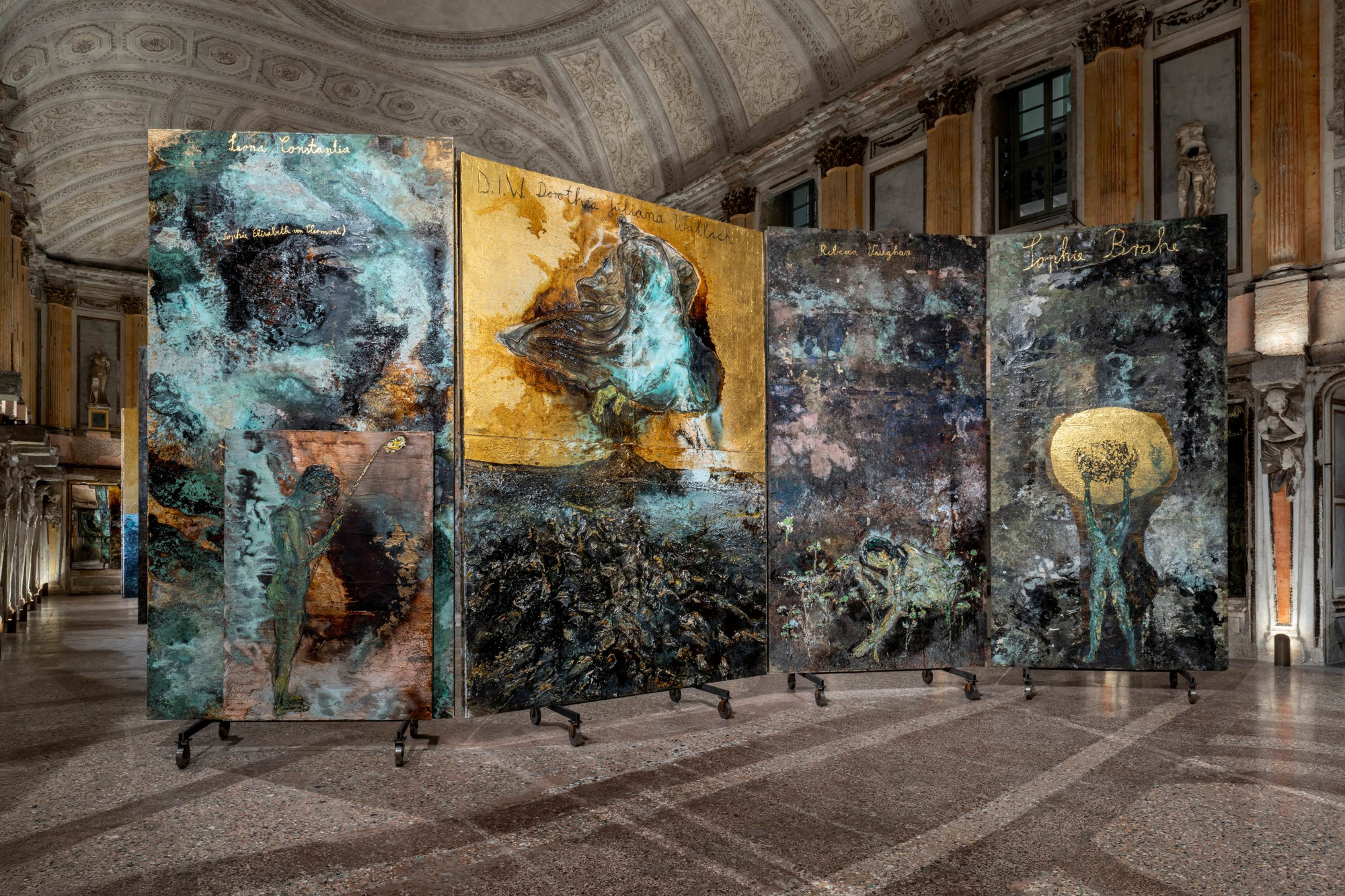 Anselm Kiefer porta a Milano Le Alchimiste: la memoria femminile a Palazzo Reale