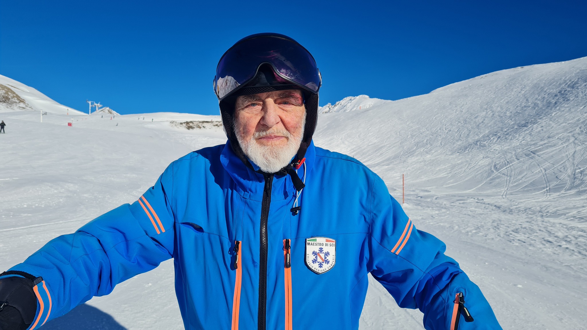 Azzurro di sci? Per ora no, ma Pistoletto è diventato comunque maestro di sci ad honorem