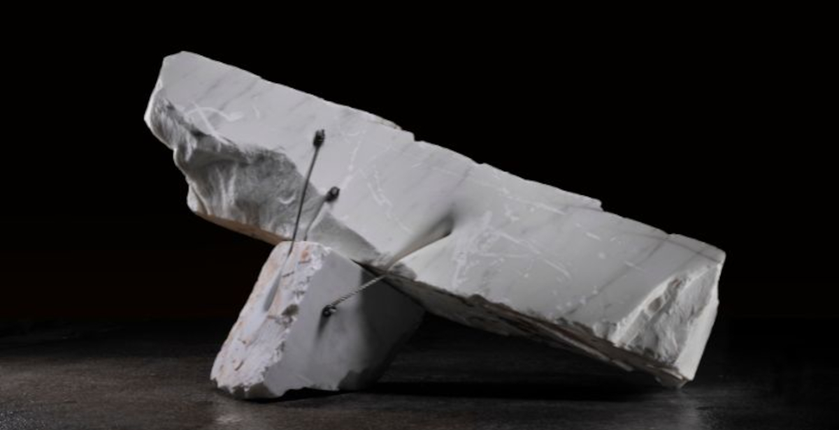 Ohanjanyan al mudaC di Carrara: cinque sculture monumentali in marmo per indagare la tensione dei legami
