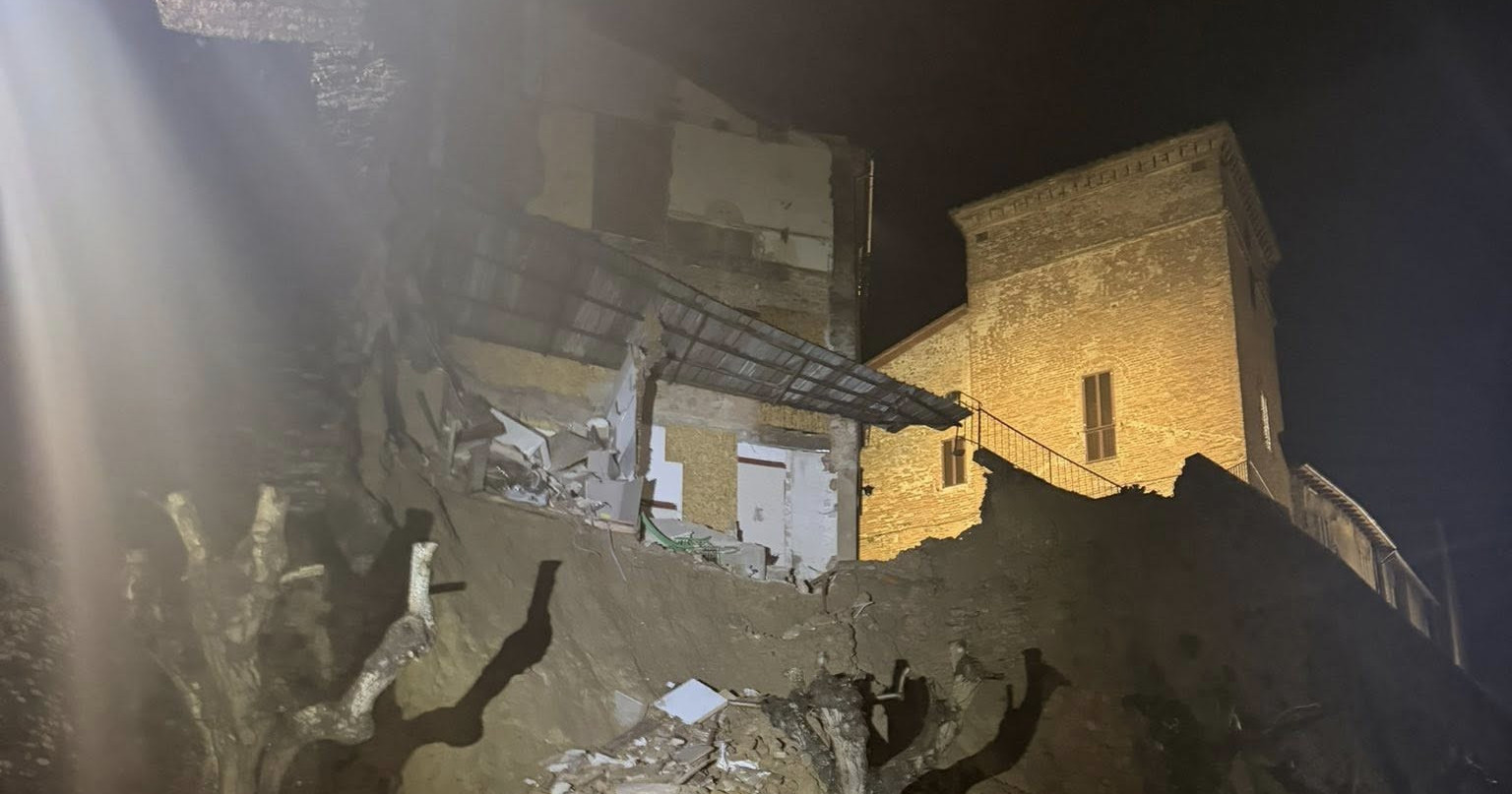 Causa maltempo, è crollata porzione delle mura del Castello di Fabro (Terni)