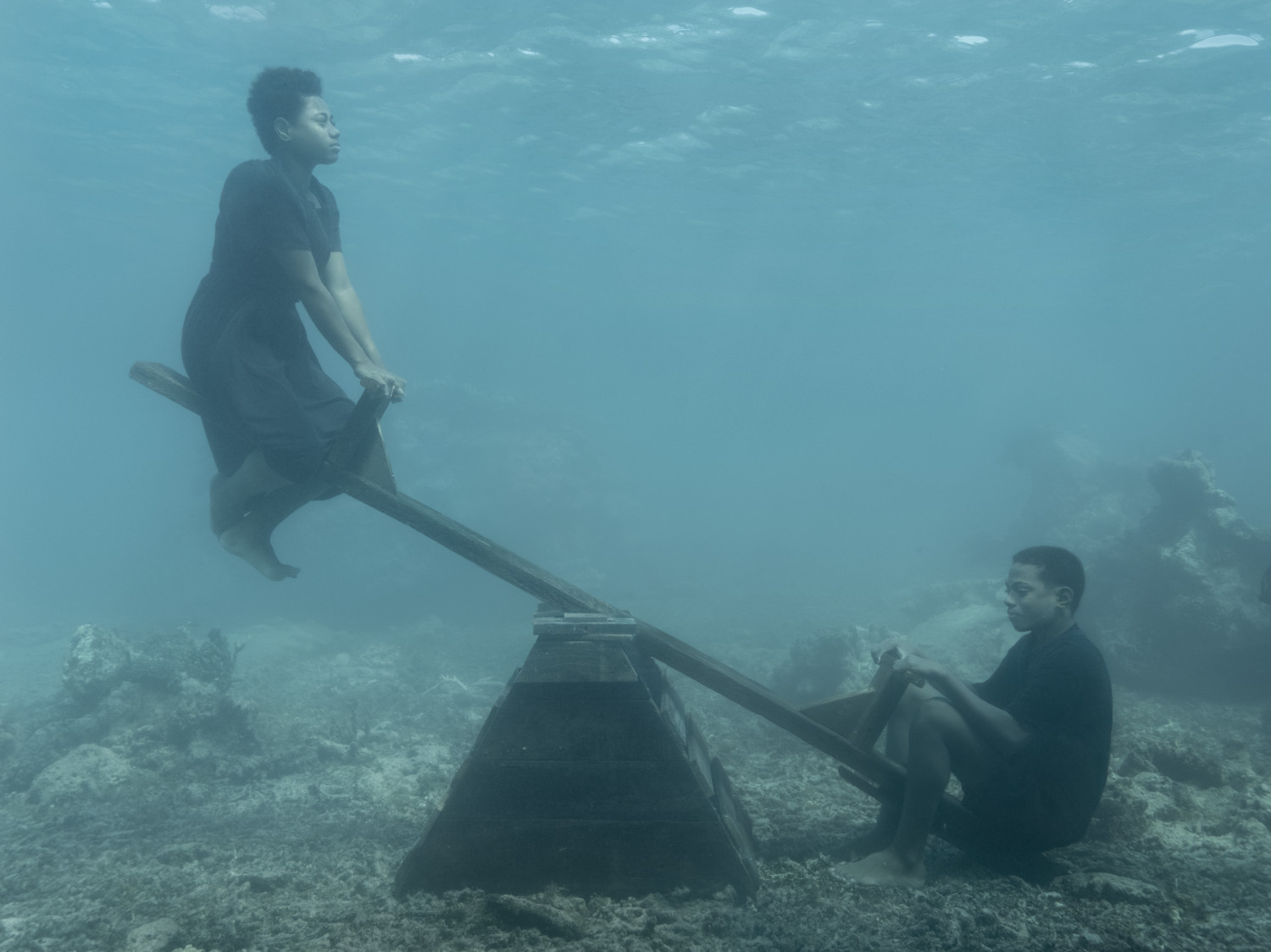 Gli effetti della distruzione ambientale negli scatti di Nick Brandt, alle Gallerie d'Italia di Torino