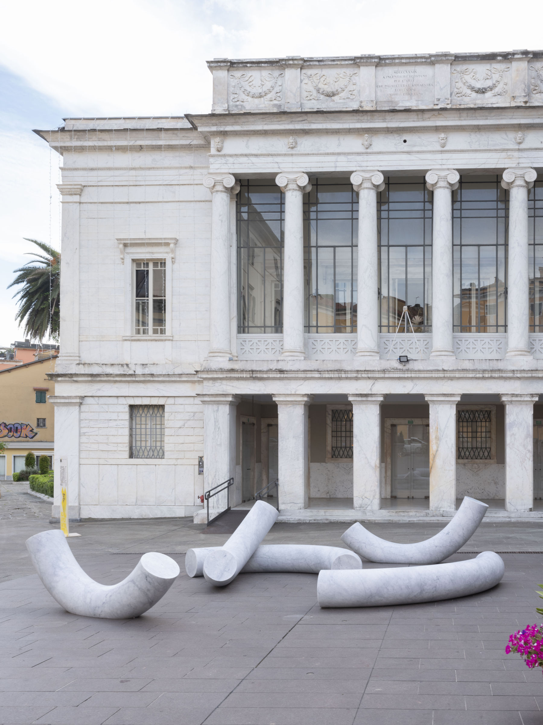 Pietro Franceschini y Arthur Vallin, Fragmento eterno - Carrara blanca 2026. Foto: Nicola Gnesi