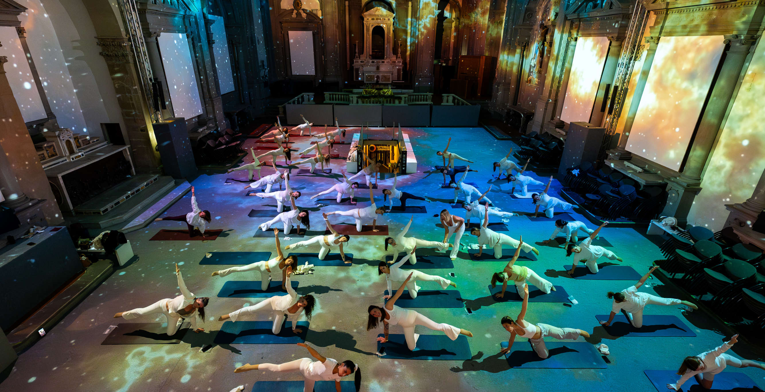 A Firenze si fa pilates dentro una chiesa del XII secolo