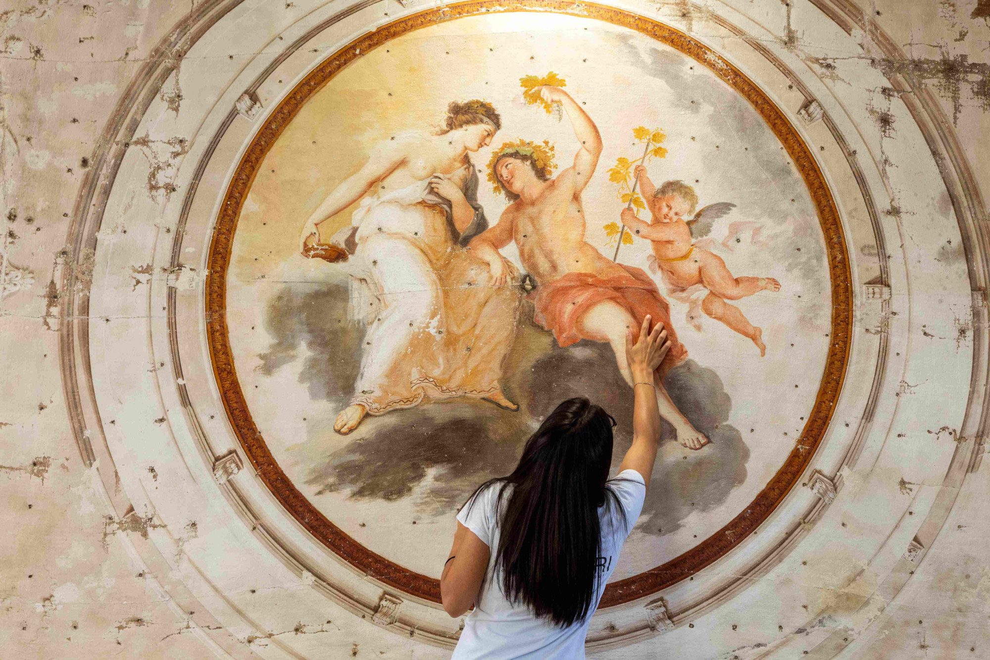 Reggia di Caserta, concluso il restauro delle tre grandi tele del Real Casino del Bosco di San Silvestro