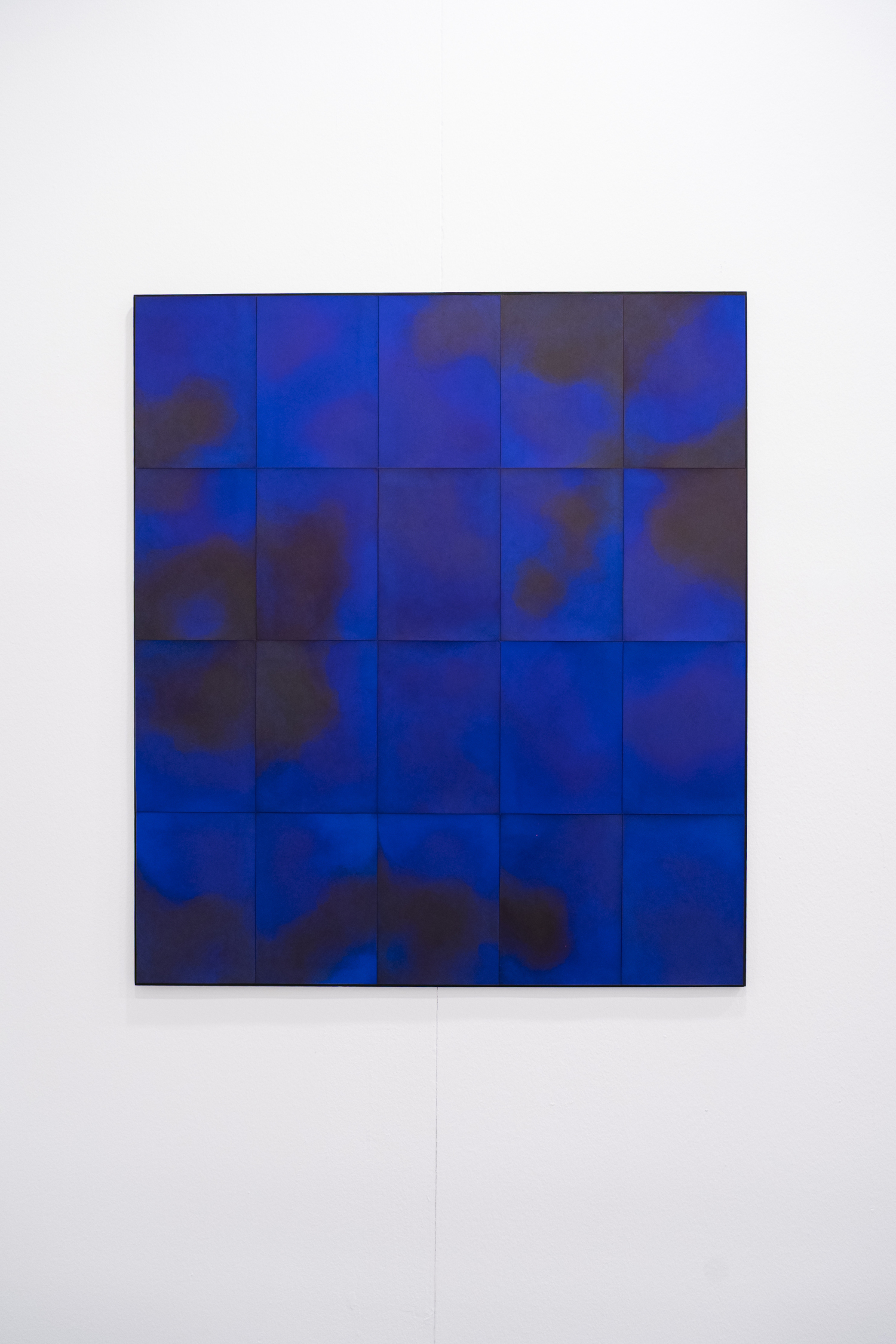 Silvia Inselvini, Nocturnes Nr. 147 (2025; Kugelschreiber auf Papier, 120 x 105 cm). Präsentiert von der Galerie Atipografia