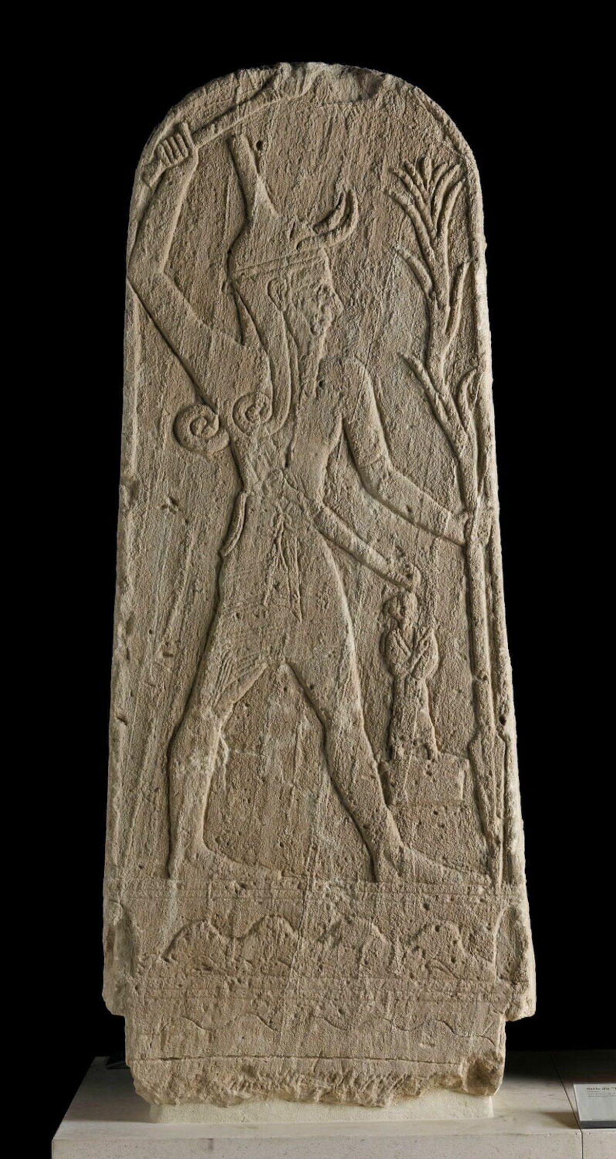 巴尔石碑（公元前 2000 - 1150 年；鲕状石灰石，144 x 57.5 x 29 厘米；巴黎，卢浮宫博物馆） 照片：&copy; 2006 GrandPalaisRmn（卢浮宫博物馆）/ Franck Raux