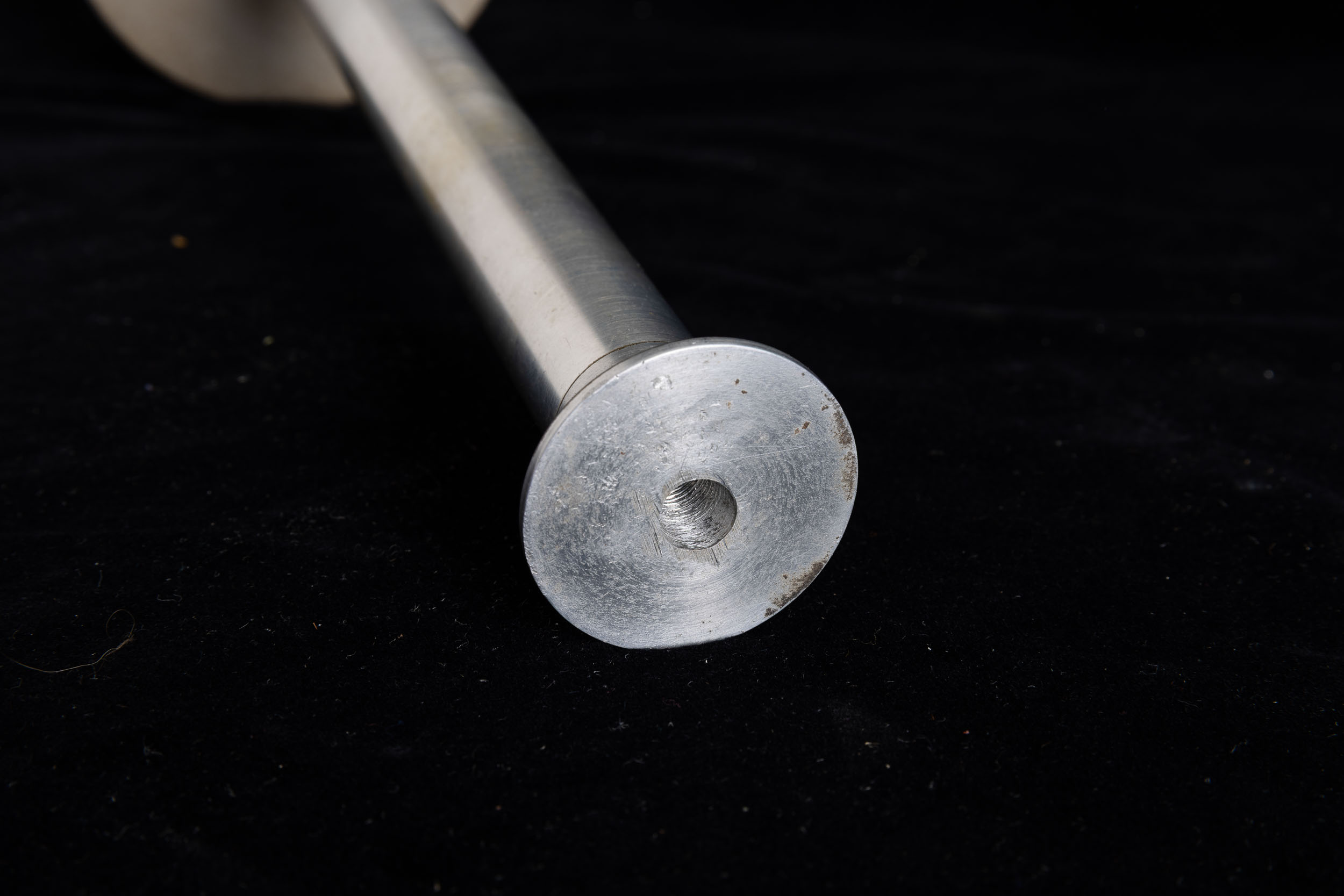 La antorcha olímpica Cortina de 1956 a la venta en Cambi. Foto: Cambi