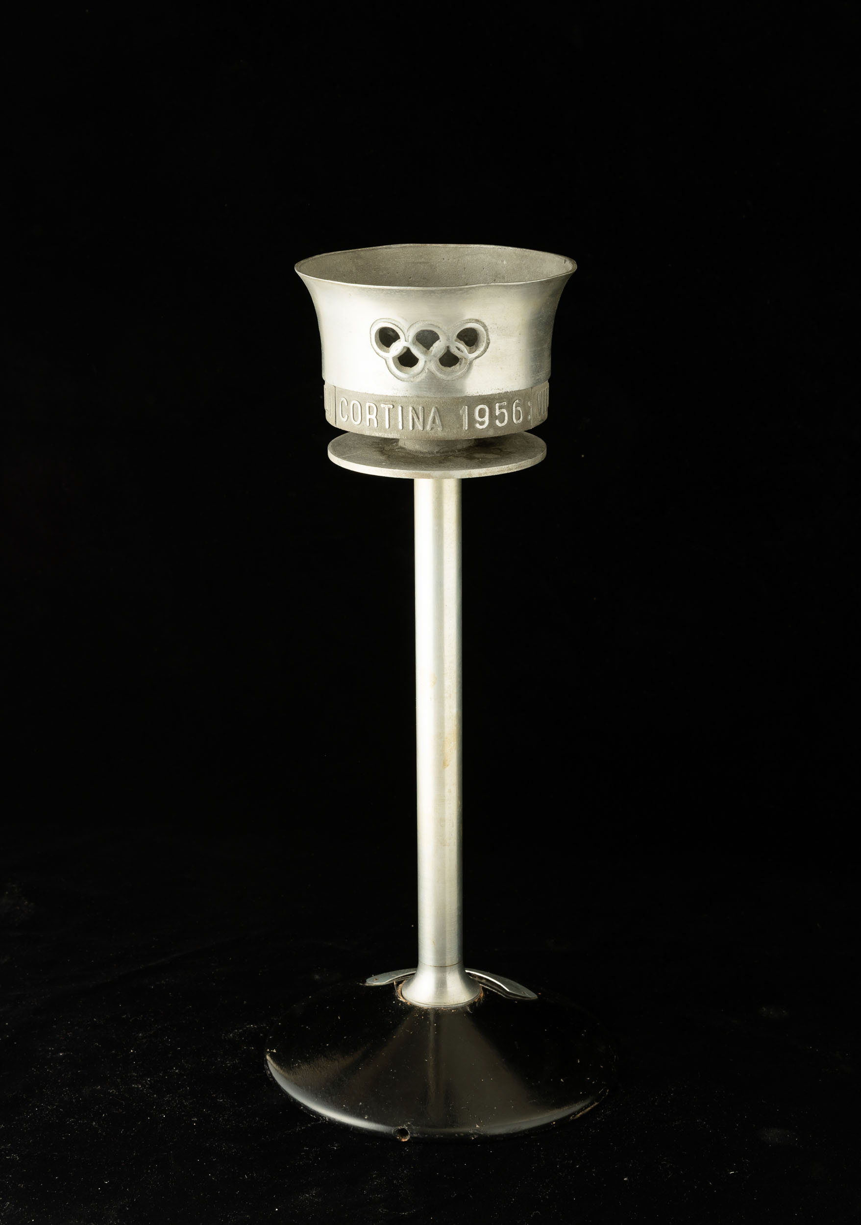 La antorcha olímpica Cortina de 1956 a la venta en Cambi. Foto: Cambi