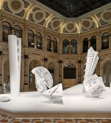 En la Gallerie d'Italia de Mil&aacute;n, exposici&oacute;n homenaje a Arnaldo Pomodoro un a&ntilde;o despu&eacute;s de su muerte.