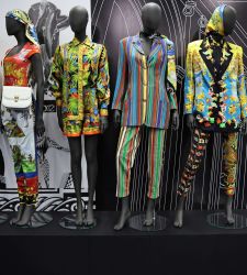 Versace comes home: classic myth and pop glamour. What the Reggio Calabria exhibition looks like
