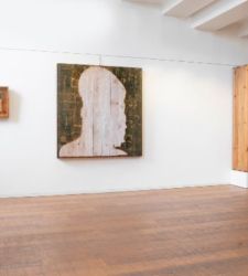 Mario Ceroli on display in Florence: forty works at Tornabuoni Arte