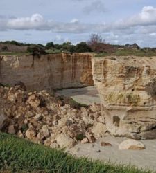Crolla l&rsquo;Arco degli Innamorati di Sant&rsquo;Andrea a Melendugno (Lecce): il maltempo cancella un simbolo del Salento