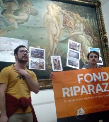 Uffizi, acquitted activists who attached flood images to glass of Botticelli's Venus