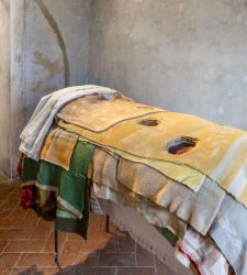 Berlinde De Bruyckere, plasmare il dolore oltre la pelle. Com'&egrave; la mostra di Galleria Continua