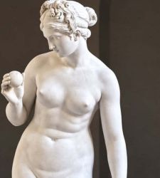 Thorvaldsen's "Victorious Venus" is on display again after years in storage and is being exhibited at a hotel