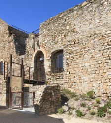 In Andora (Savona) sind im Castello dei Clavesana Meisterwerke der Fondazione Cavallini Sgarbi zu sehen