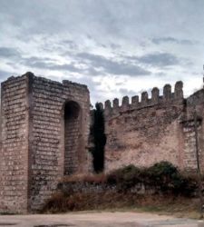Toledo, crolla una torre del castello di Escalona: polemiche su sicurezza e gestione