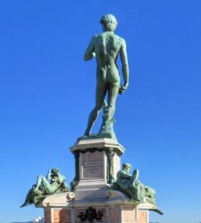 Firenze, bombola di gas trovata sotto il David di piazzale Michelangelo: era vuota