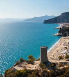 Finale Ligure, una citt&agrave; che supera gli immaginari: paesaggio, storia, cultura