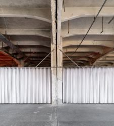 A Firenze l'installazione partecipativa di Gianni Pettena: il pubblico trasforma Paper/Cosmic Breeze