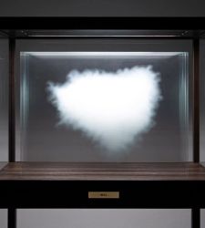 Leandro Erlich at the historic Negozio Olivetti in Venice: twenty sculptures on display, some previously unseen