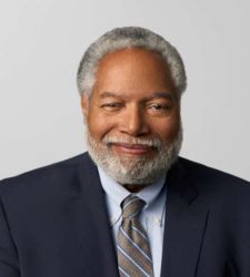 In the midst of the clash with Trump, Lonnie G. Bunch, the Smithsonian's secretary, resigns