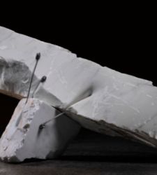 Ohanjanyan at mudaC in Carrara: five monumental marble sculptures to investigate the tension of bonds