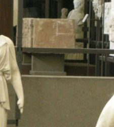 梵蒂冈博物馆的洪水：亵渎格雷戈里神像上的水渍