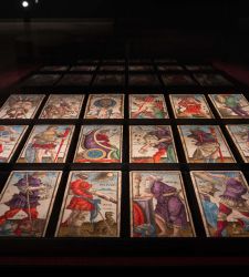 Tarot exhibition in Bergamo, tours with tarologist and open until 11 p.m.