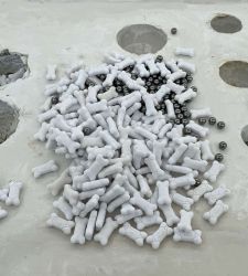 When the contemporary artist doesn't want to be understood: what Uri Aran's exhibition in Naples looks like