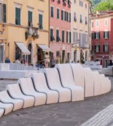 White Carrara 2026, marble design returns to the city: 30 works for the historic center