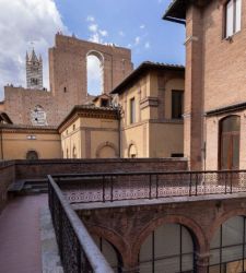 Subodh Gupta lleva a Siena los objetos de la memoria: en el Palazzo delle Papesse, la exposici&oacute;n &laquo;What We Carry With Us&raquo;