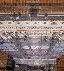 Florencia: comienzan las obras de restauraci&oacute;n del campanario de Giotto; el andamio de 86 metros tambi&eacute;n protege a los halcones peregrinos