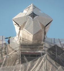 Sagrada Fam&iacute;lia, installed the four horizontal arms of the cross of the tower of Jesus Christ