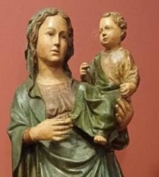 TPC Carabinieri bergen eine 1977 aus dem Schloss Monselice gestohlene Holzmadonna aus dem 14.