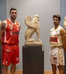 The Etruscan Sphinx of Chiusi on the jerseys of San Giobbe Basket Etruria