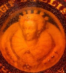 A very rare amber pendant featuring a portrait of Elizabeth I is up for auction at Sotheby&rsquo;s London