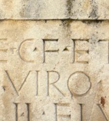 Eine von den Carabinieri TPC geborgene r&ouml;mische Grabstele geht an den italienischen Staat zur&uuml;ck