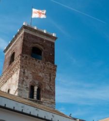 R&eacute;ouverture de la tour Grimaldina &agrave; G&ecirc;nes apr&egrave;s restauration PNRR sur l'accessibilit&eacute; du Palazzo Ducale