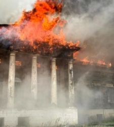 Ucraina, un drone russo colpisce un edificio storico dell&rsquo;Ottocento nella regione di Kharkiv