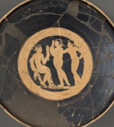 Cinq vases &eacute;trusques restaur&eacute;s expos&eacute;s &agrave; l'Opificio delle Pietre Dure &agrave; Florence