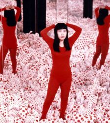 Oltre il riflesso: lo specchio come soglia nell&rsquo;arte del Novecento