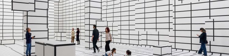 &ldquo;L'arte ha senso solo se pensata in una dimensione sociale&rdquo;. Intervista a Esther Stocker