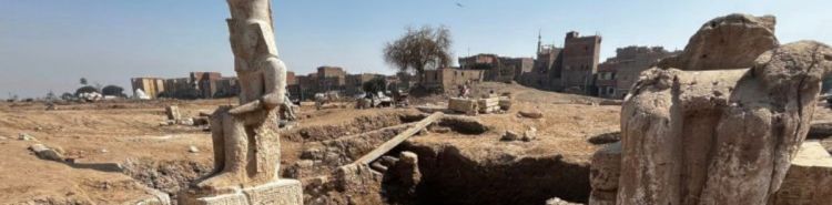 L&rsquo;Egitto ricompone nella sua posizione originaria il colosso di Ramses II ad Ashmunein