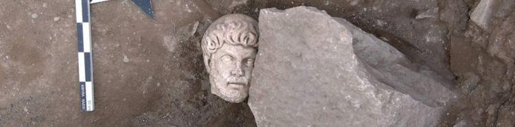 Ritrovata una testa di Adriano in Turchia: torna in piedi una statua romana di 2,14 metri